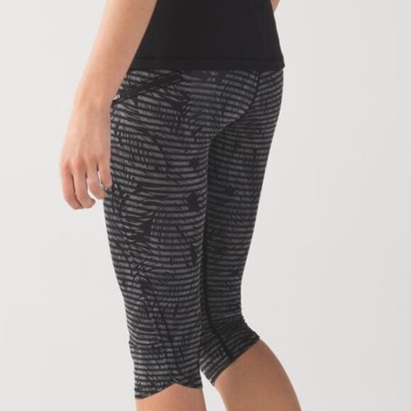 Lululemon Run: Top Speed Crop In Stripe Play Slate Black Size 4 - Picture 4 of 10